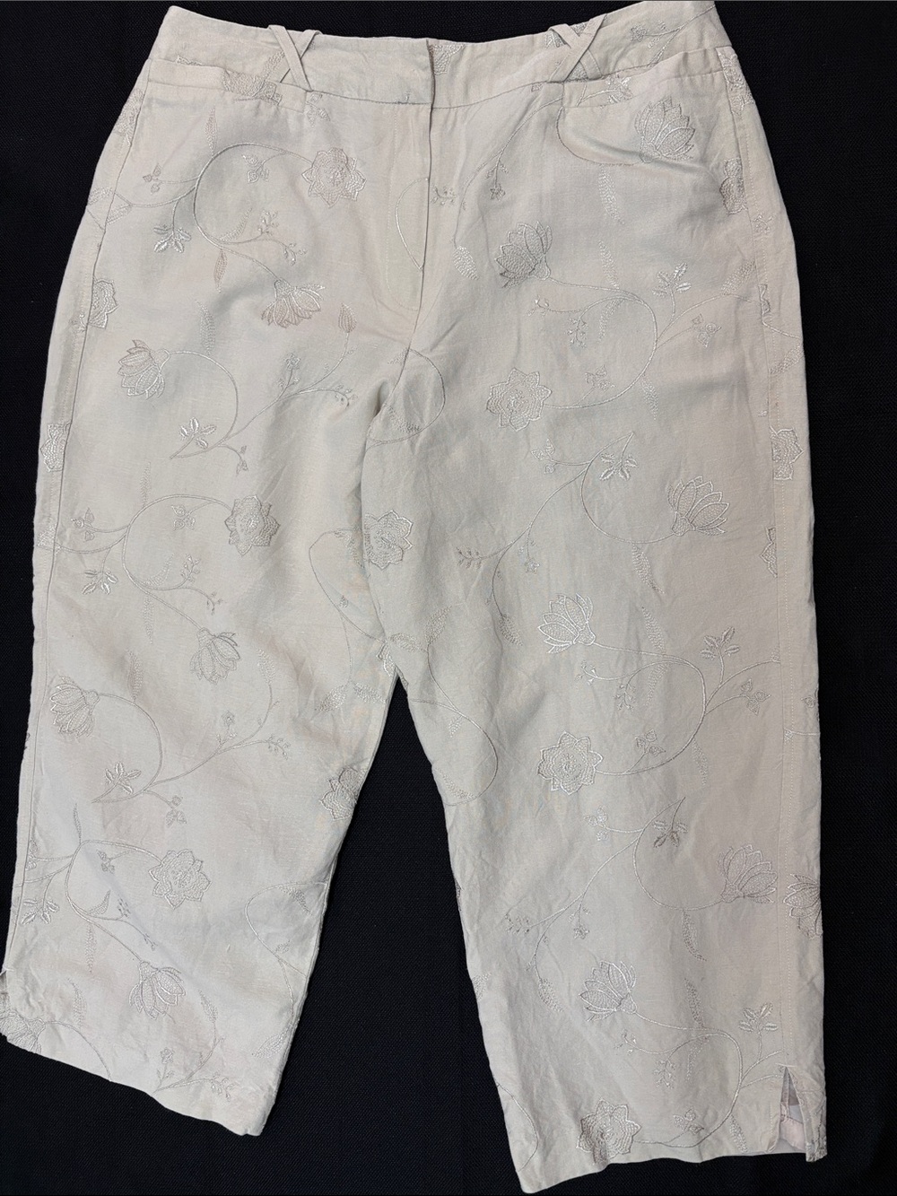 Larry Levine Cream Floral Embroidered Cropped Pants